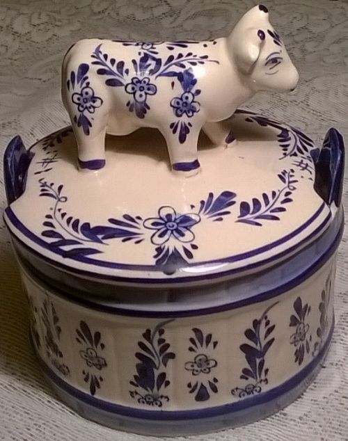 Blue Delft butter dish with cow handle