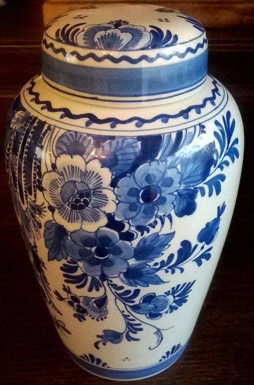 Royal Delft De Porceleyne Fles tea caddy