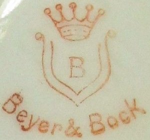 Czerwona sygnatura Beyer &amp; Bock