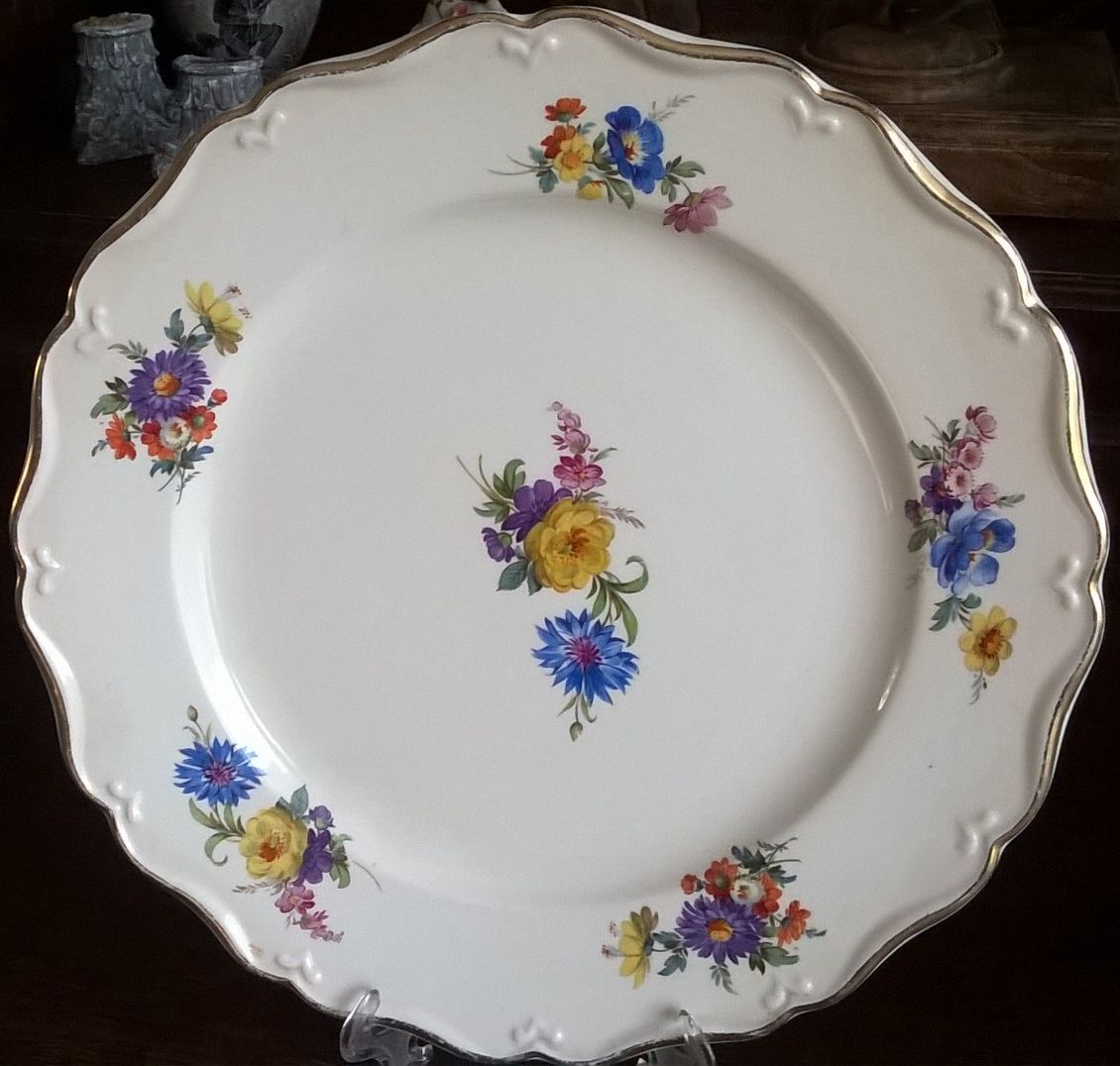 Boch la Louviere flower motif plate