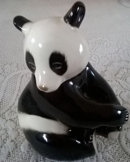 Porcelanowa figurka siedzącej pandy ZSRR