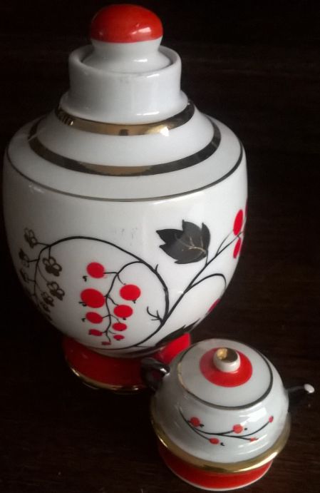 1970s Soviet Lomonosov porcelain tea caddy