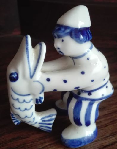 Porcelanowa figurka Gżel