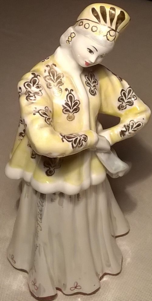Soviet porcelain Dulevo figurine Lebedushka