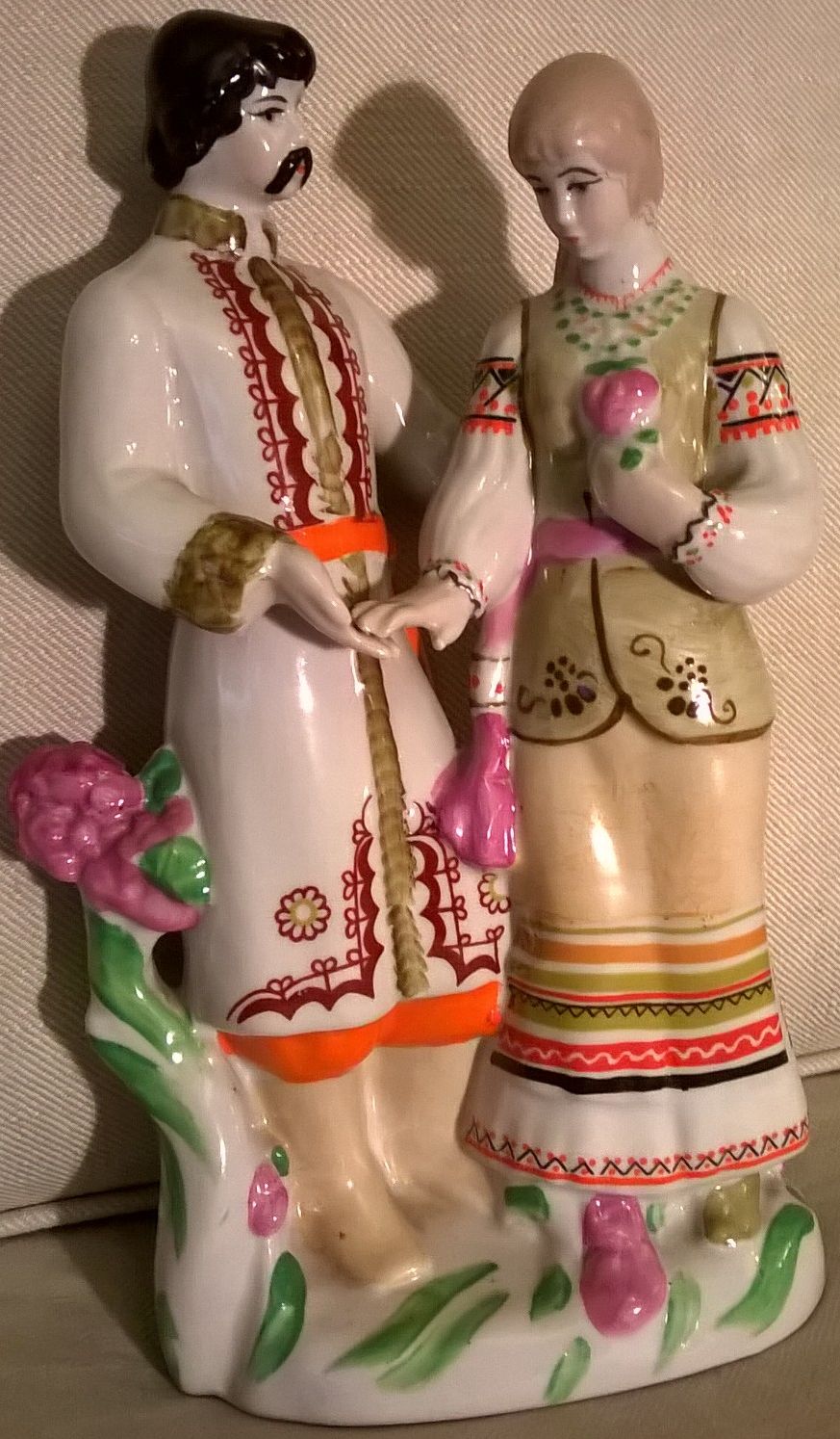 Porcelain Polonne figurine named First date