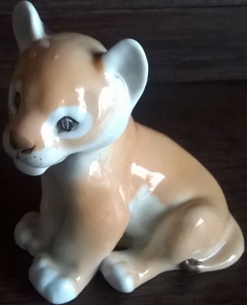 Soviet Lomonosov lion cub porcelain figurine