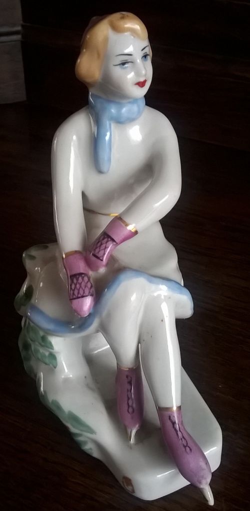 Porcelanowa radziecka figurka łyżwiarki
